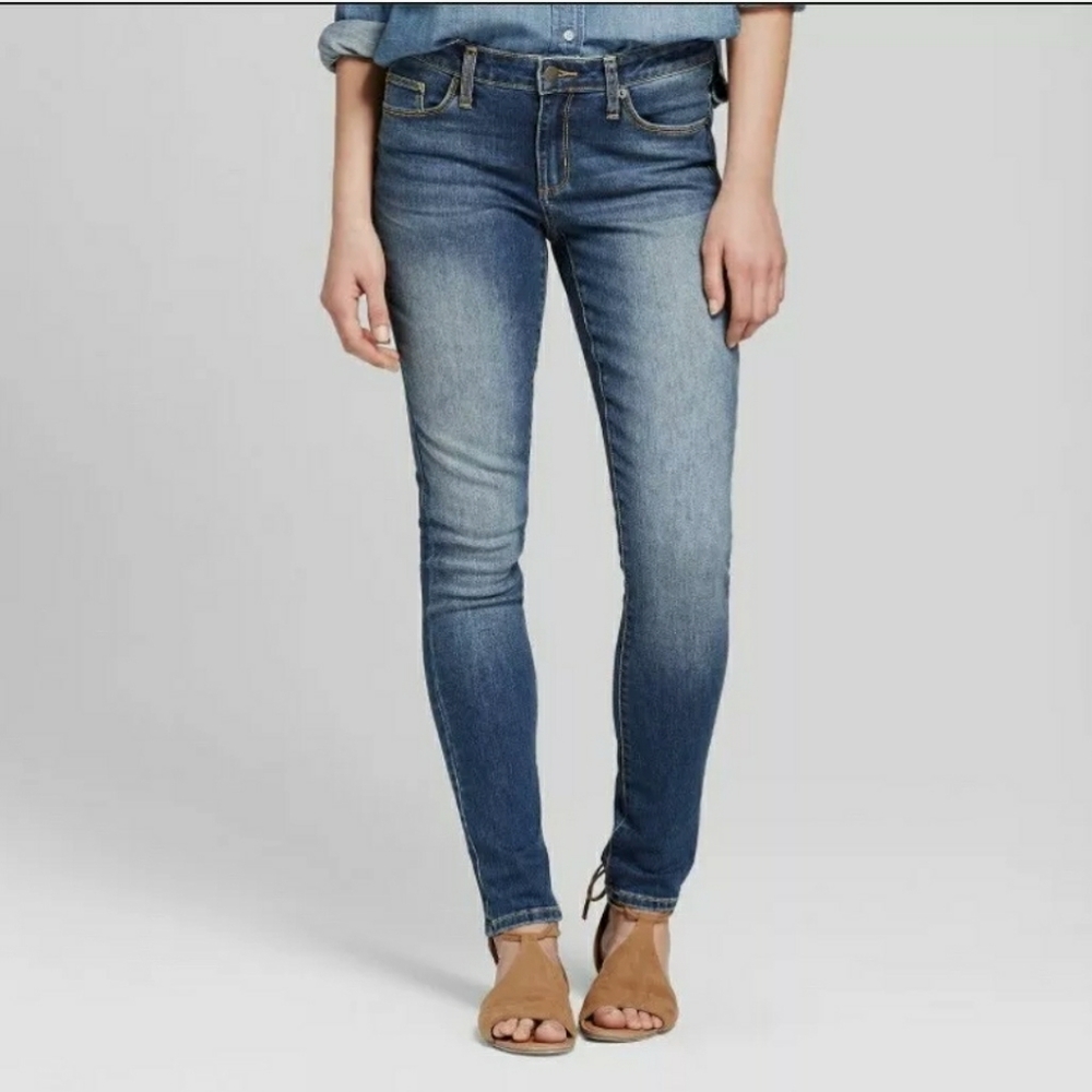 Universal Thread Women's  Mid-Rise Skinny Jeans
